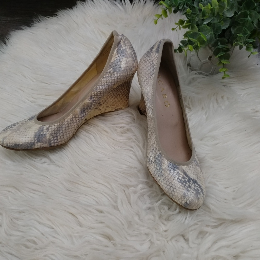 Mascaro snakeskin print wedges size 7